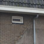 Net boven het (nu verdwenen) buurdak was plaats voor een raampje
<br/>
Richard Keijzer, 2014-12-18